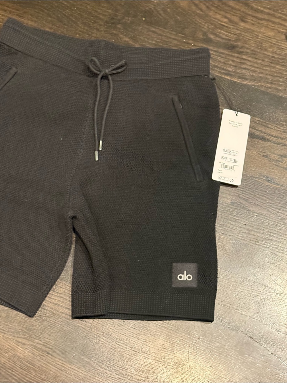 NWT ALO Yoga Men’s Black Sports Club Sweater Knit Short Medium